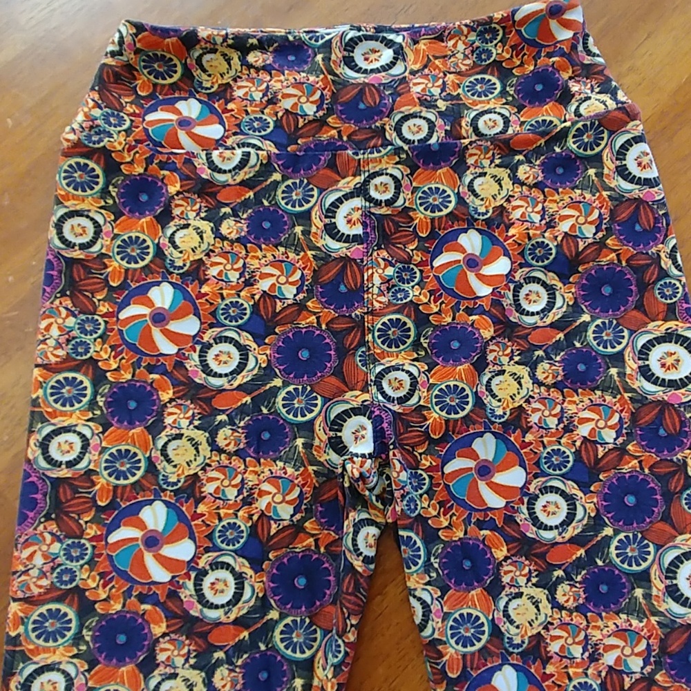 OS Lularoe Leggings - Picture 2 of 5